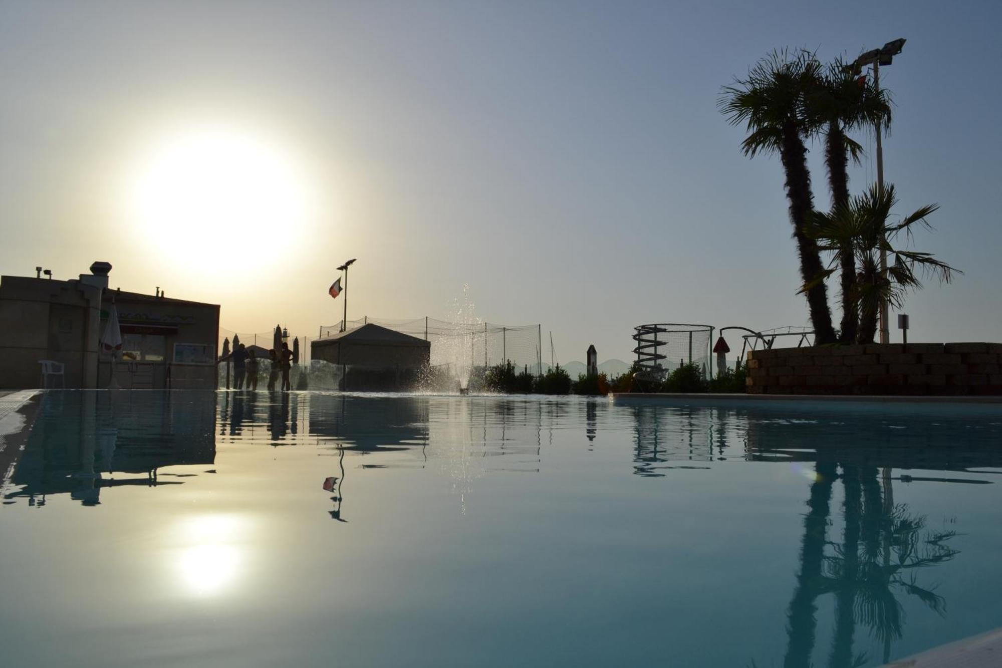 Hotel Nord Est Габічче-Маре Екстер'єр фото